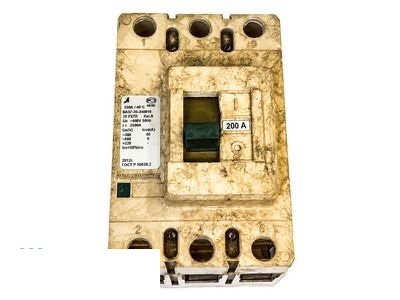 ВА57-35-340010 20УХЛЗ 200А/40С` Ue~660V 50Hz I>2500A Ue ~380/~600V Icu 40/6kA Ics=50%Icu 2012г.